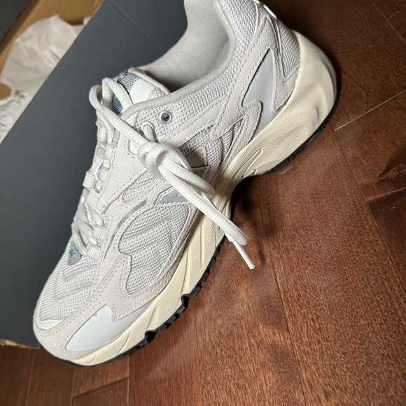 New Balance Gray Shoe Box - Picture 7 of 10